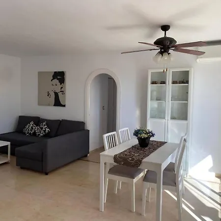 Апартаменти Cyv Simple Living Near W Pool In *